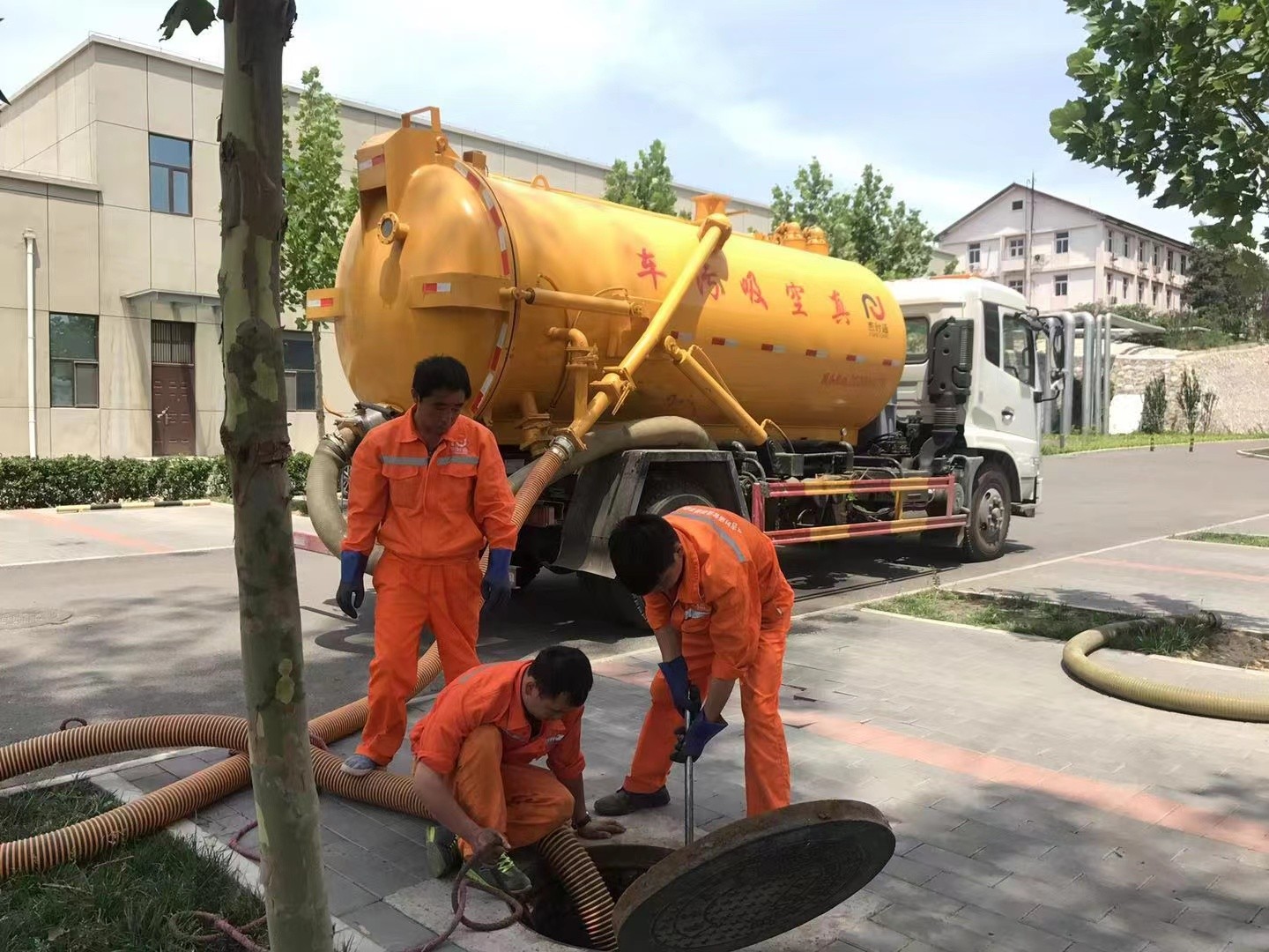 赛罕化粪池清理与5-8吨吸粪车施工效率分析